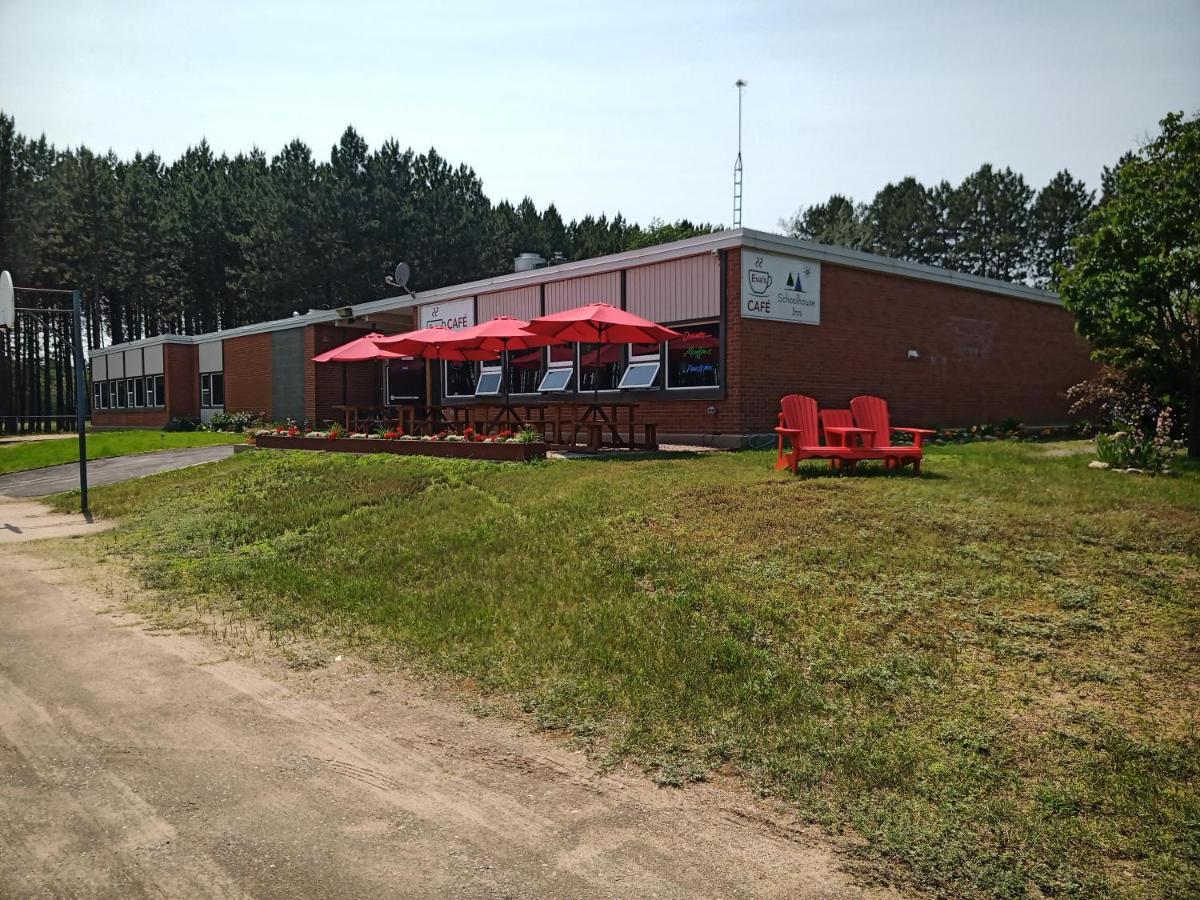 Schoolhouse Inn Killaloe Station Exterior photo