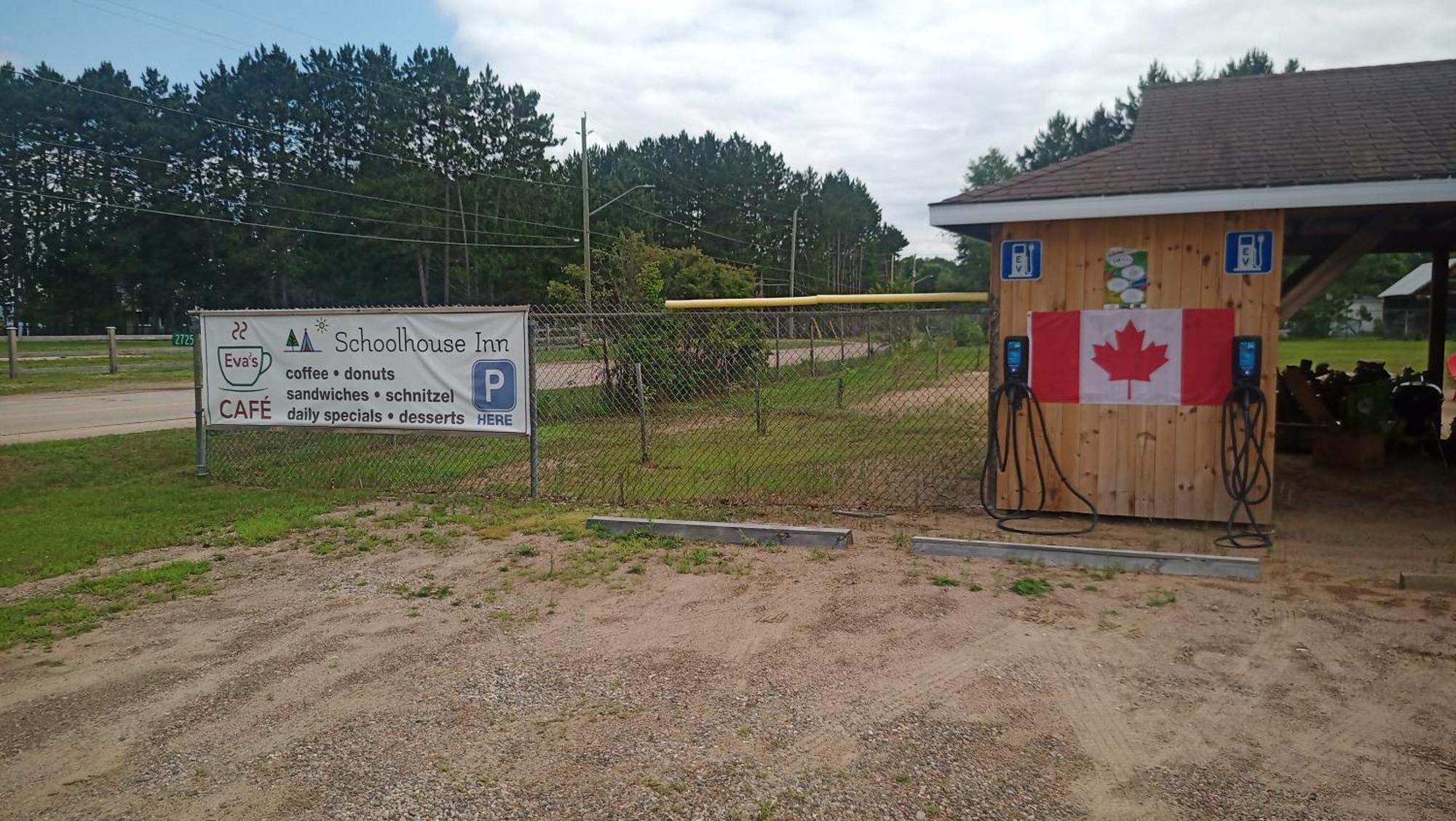 Schoolhouse Inn Killaloe Station Exterior photo